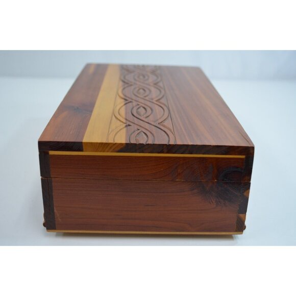 Cedar Wood Trinket Box Jewelry Storage Wave Braid Pattern Carved Footed Vtg - Picture 4 of 12